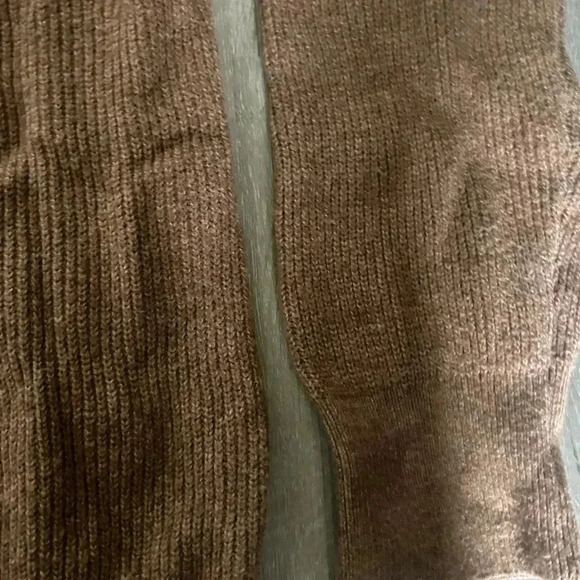 Women’s Old Navy V Neck Beige Sweater Size XXL 2XL - Picture 3 of 5